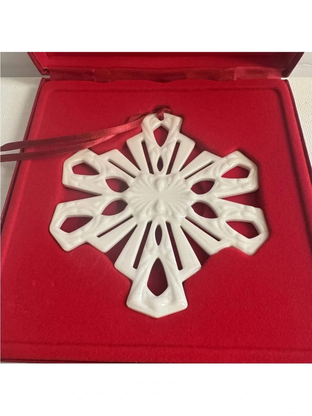 Longaberger Snow Days by Dustin 2001 Snowflake Ceramic Christmas Ornament White